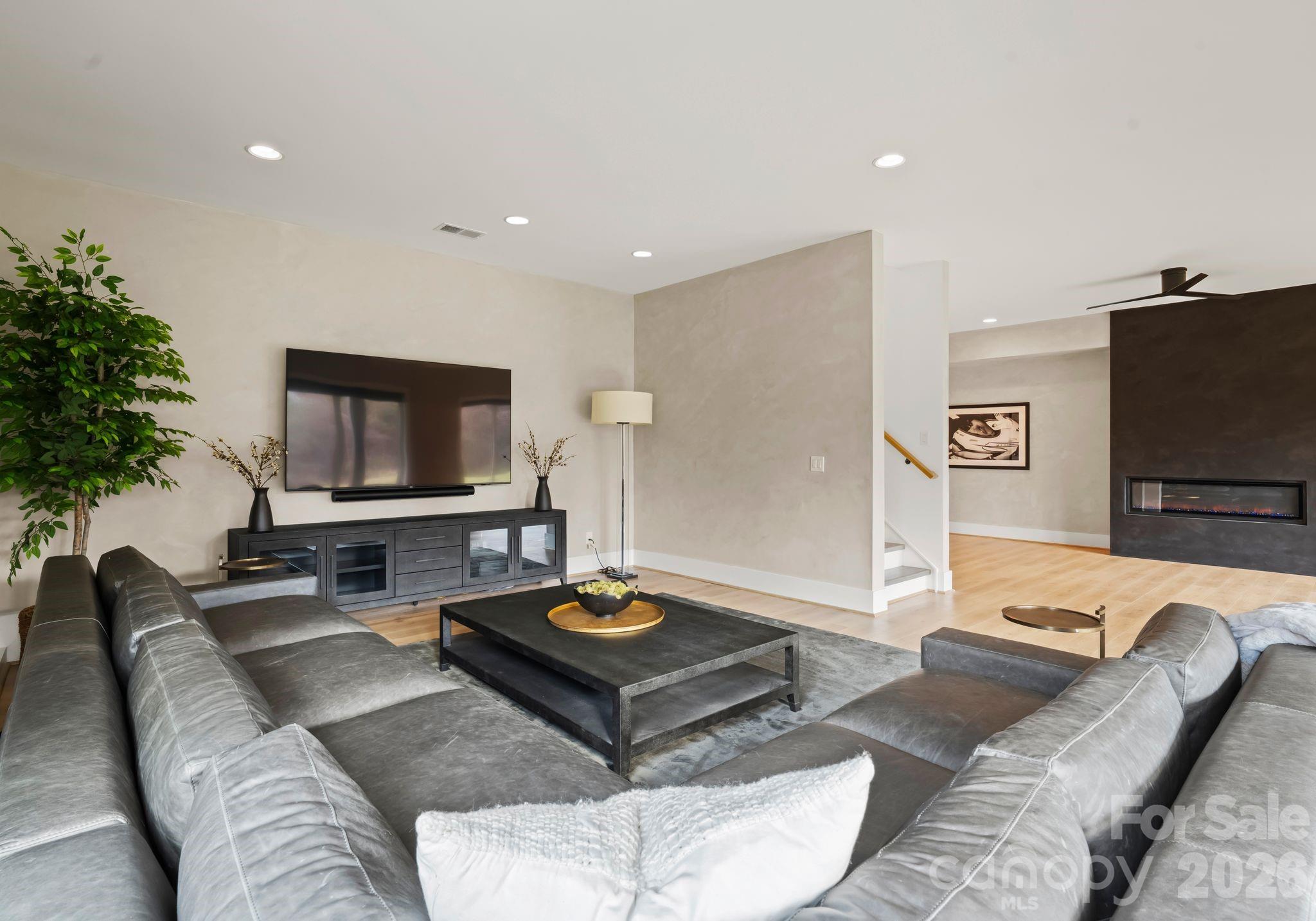 3520 Gatewood Oaks Drive