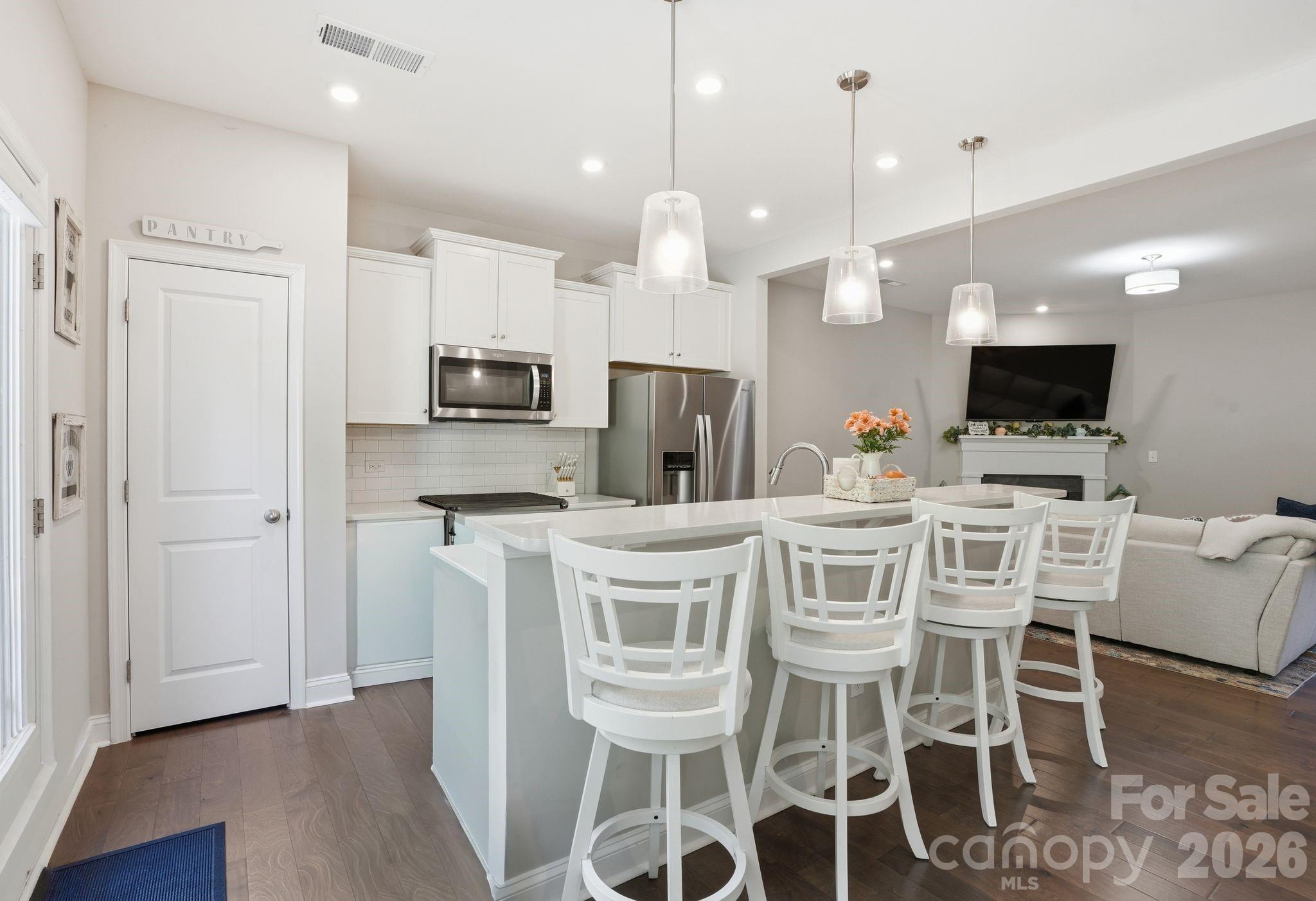 2038 Suttonview Road