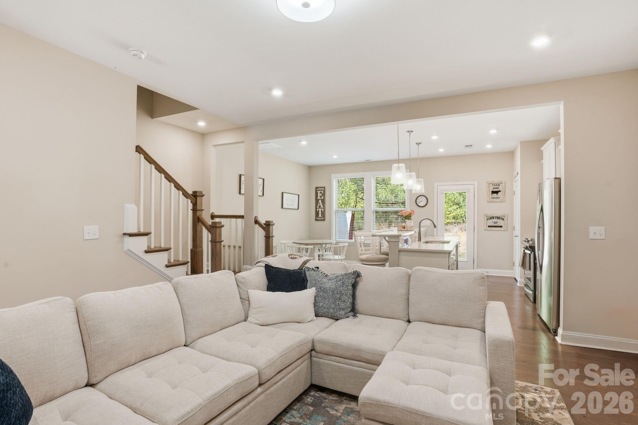 2038 Suttonview Road