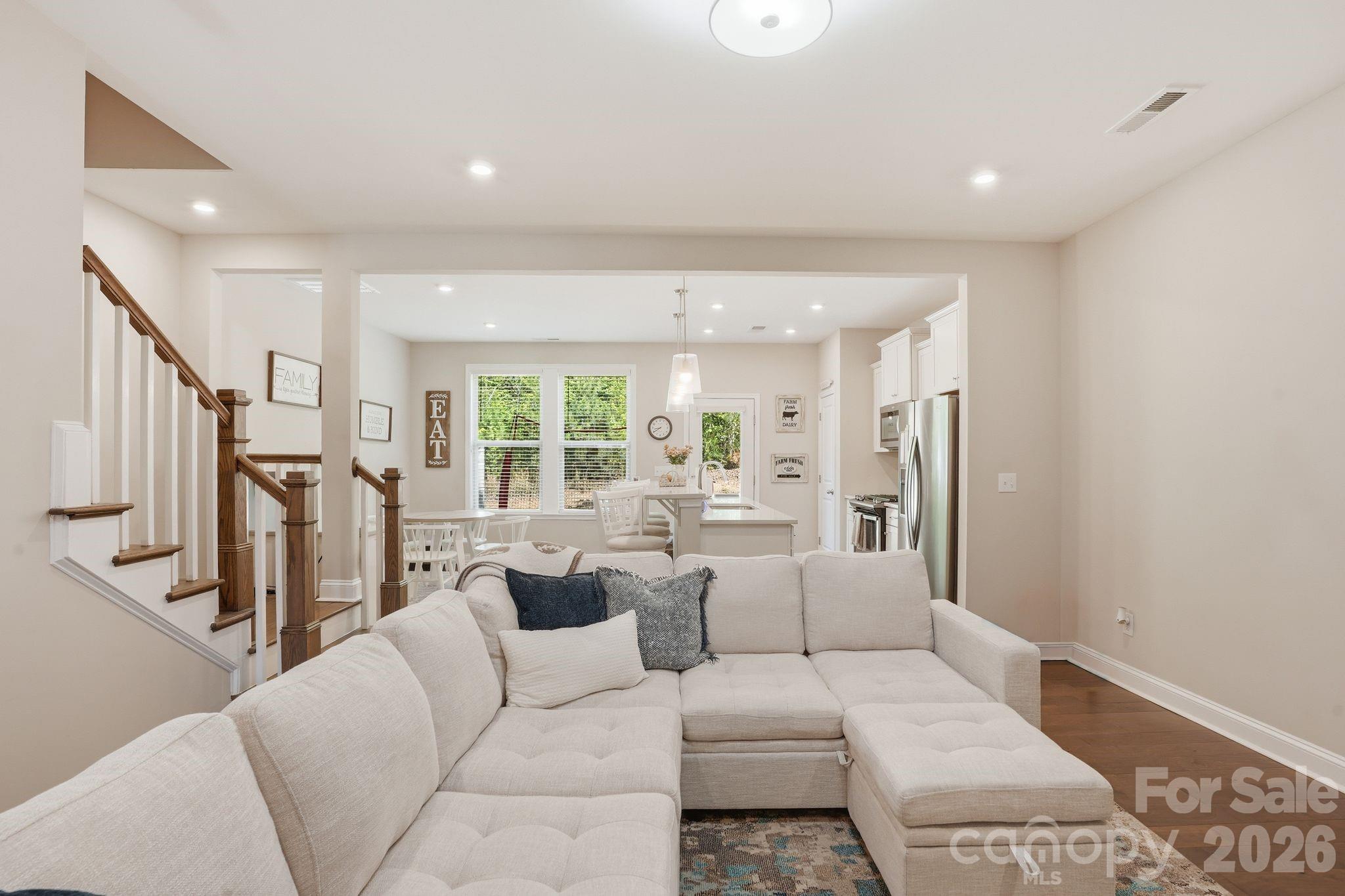 2038 Suttonview Road