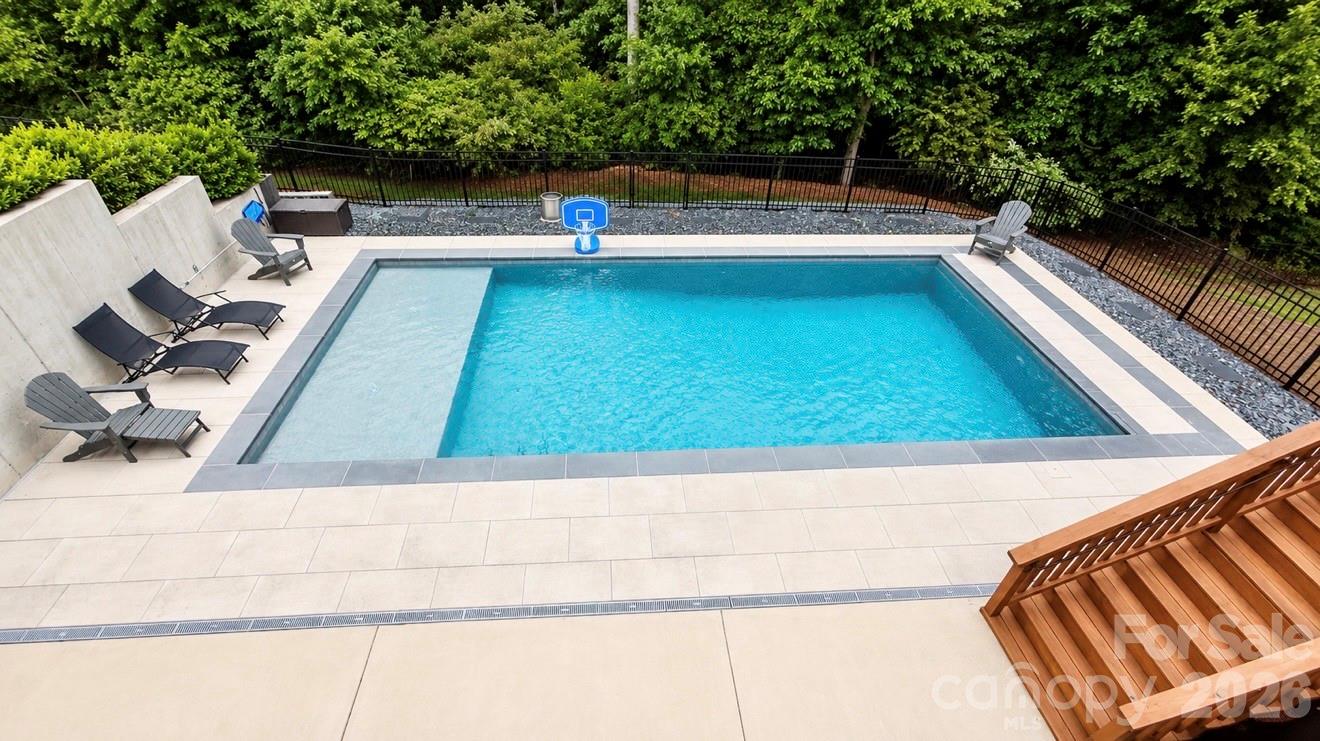 1074 Weir Court