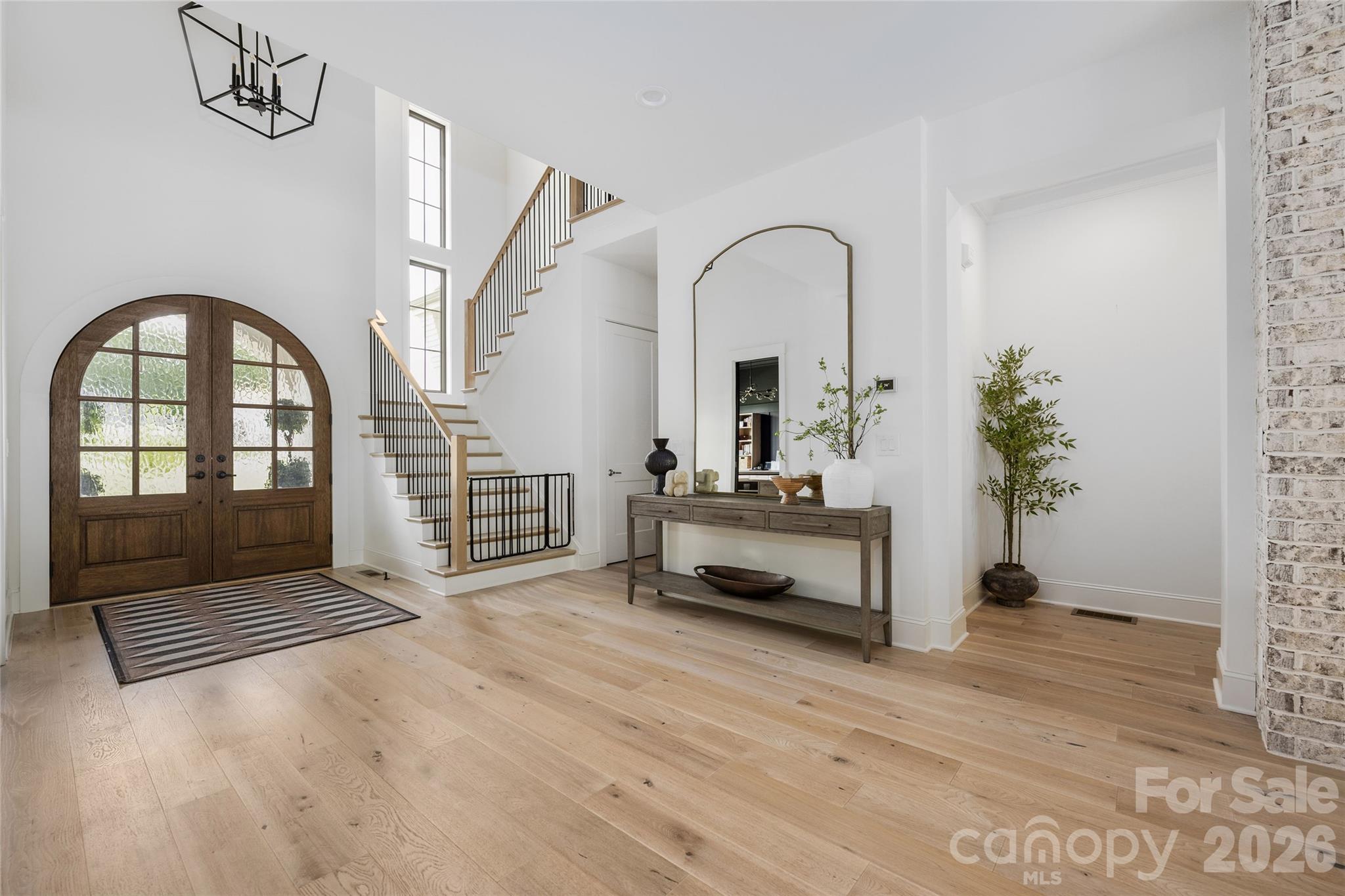 10201 Laurier Lane