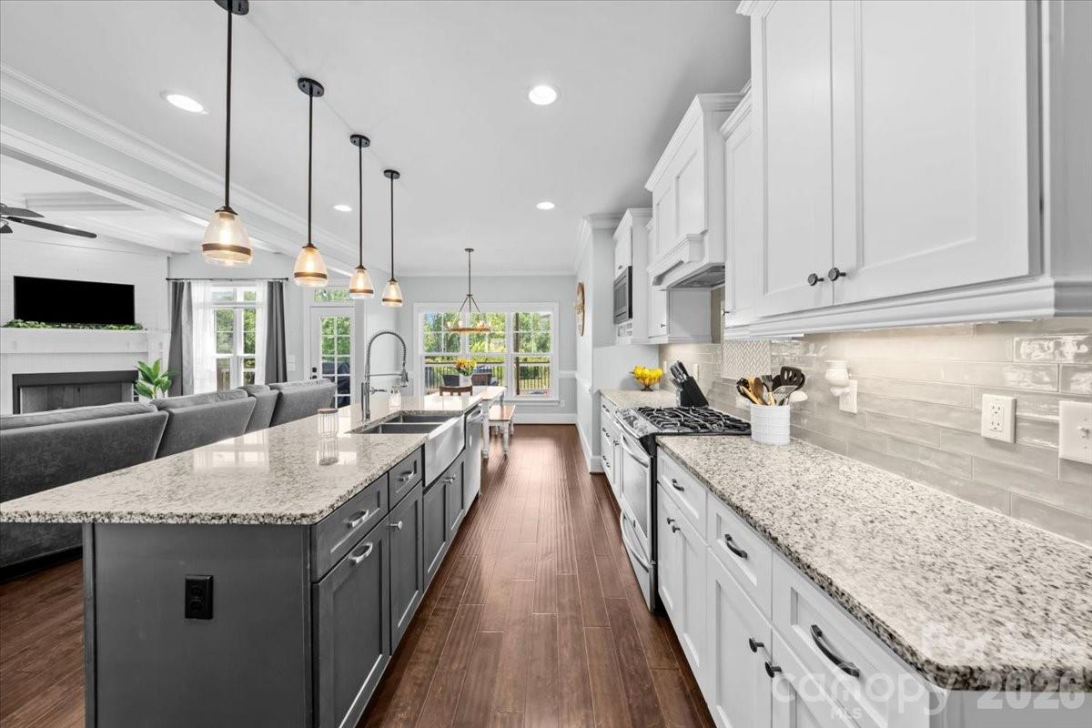 7105 Rae Farms Way