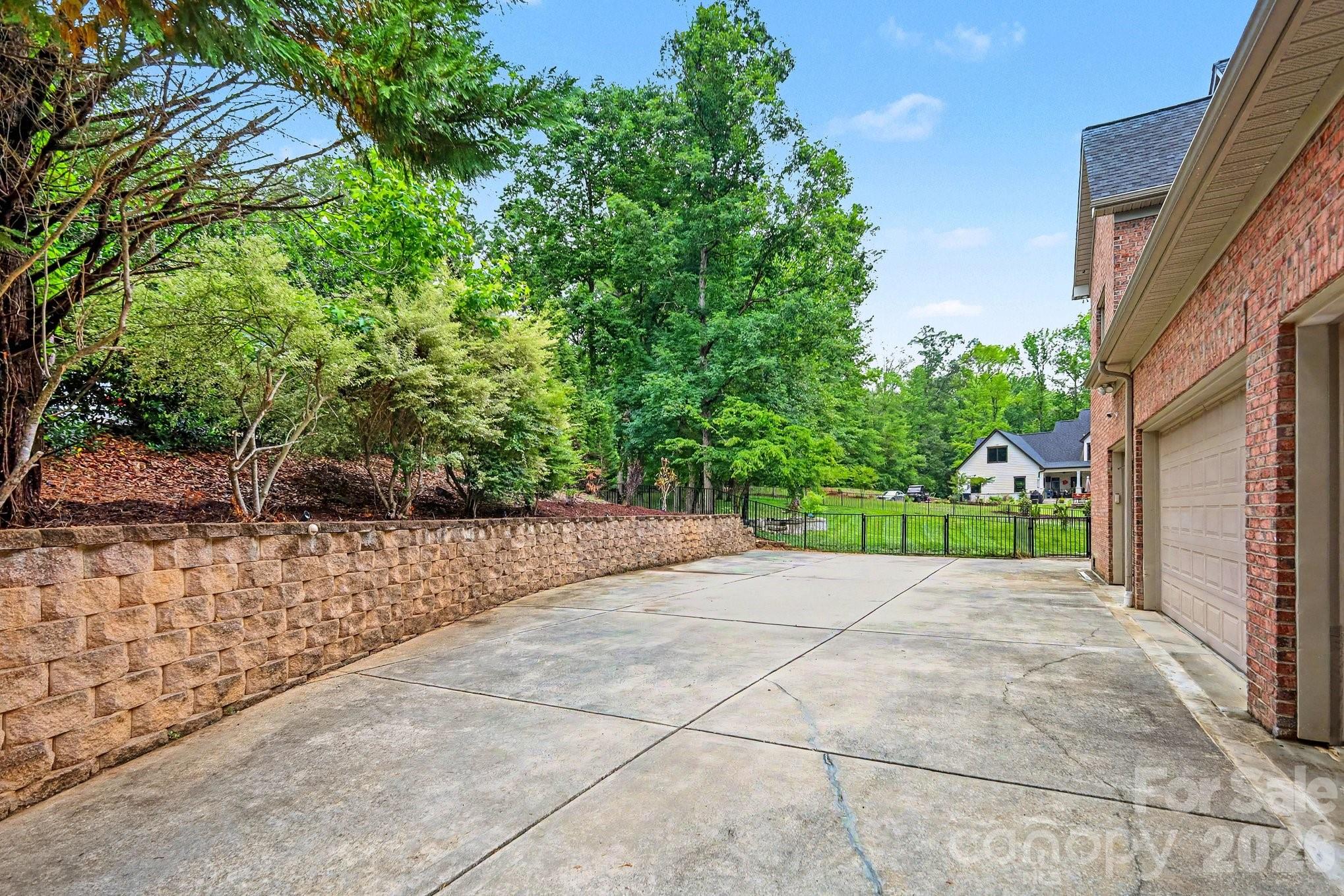 1009 Medinah Court