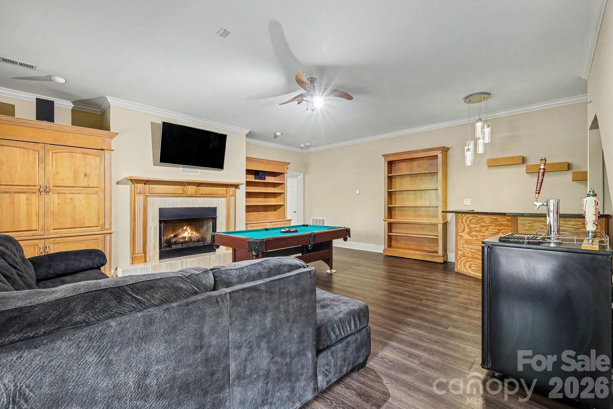 1009 Medinah Court