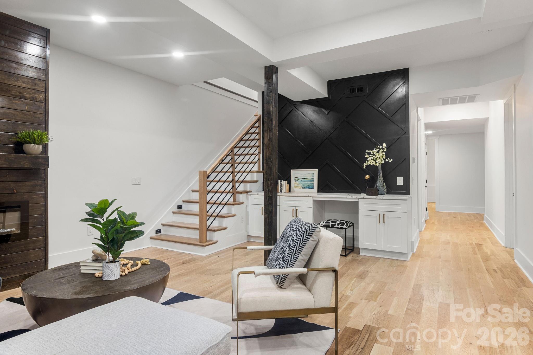 809 Crater Street