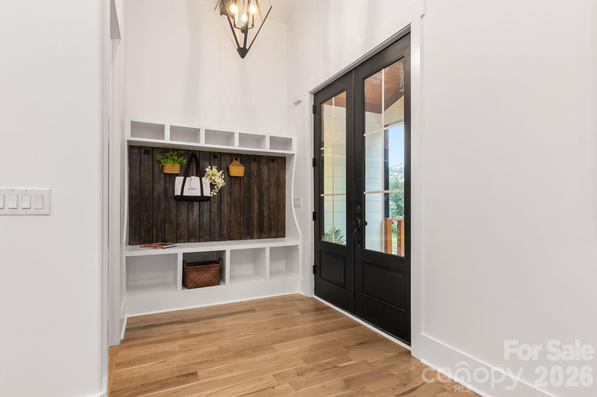 809 Crater Street