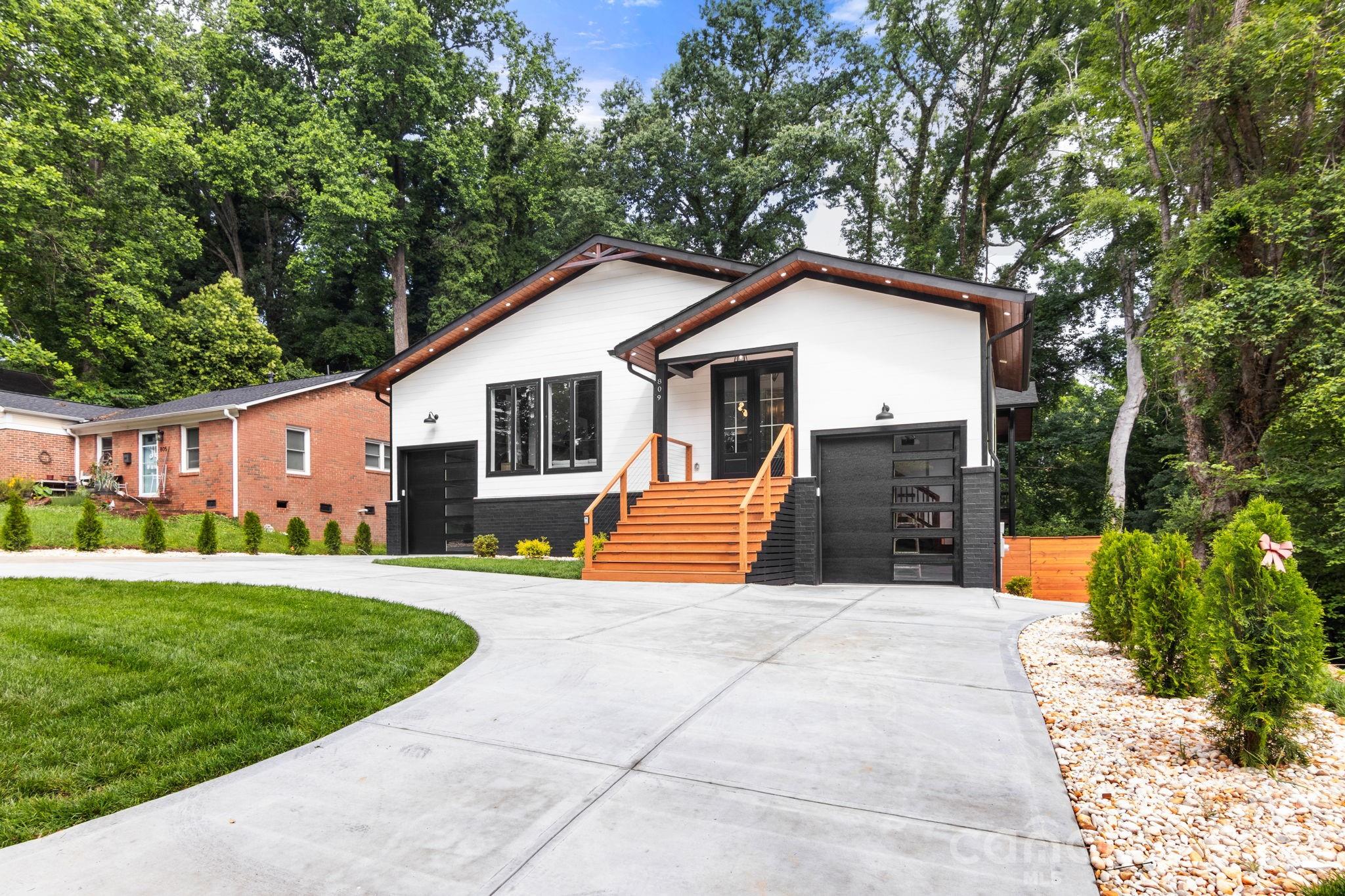 809 Crater Street