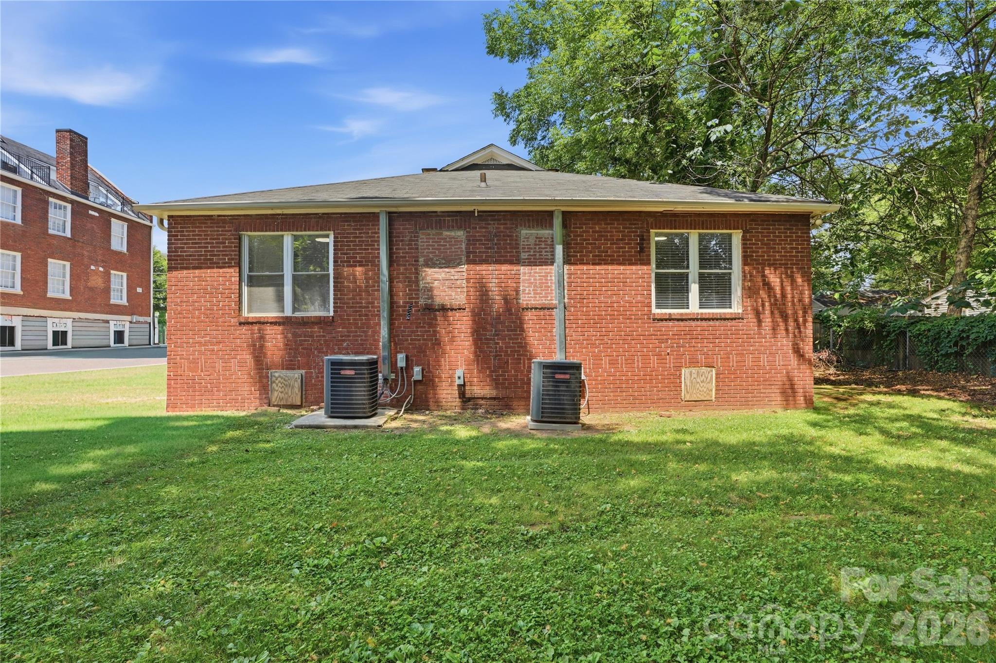 1411/1413 W 4th Street