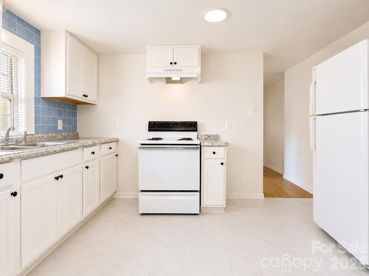 532 E Iredell Avenue