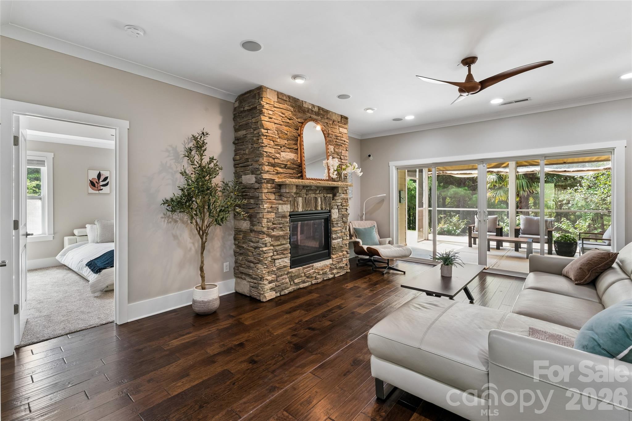 10177 Lakeshore Drive