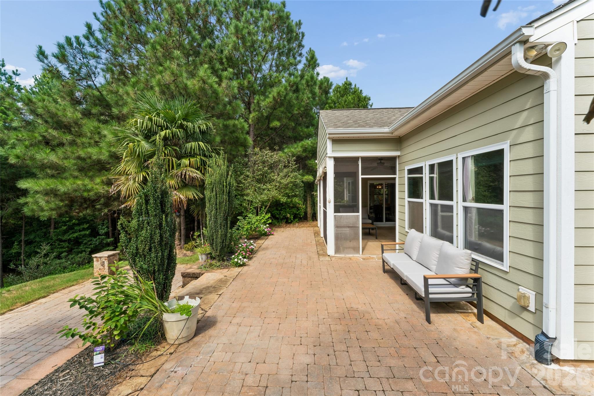 10177 Lakeshore Drive