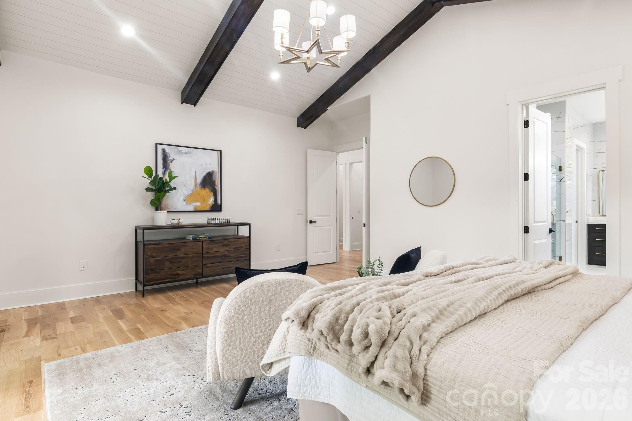 809 Crater Street