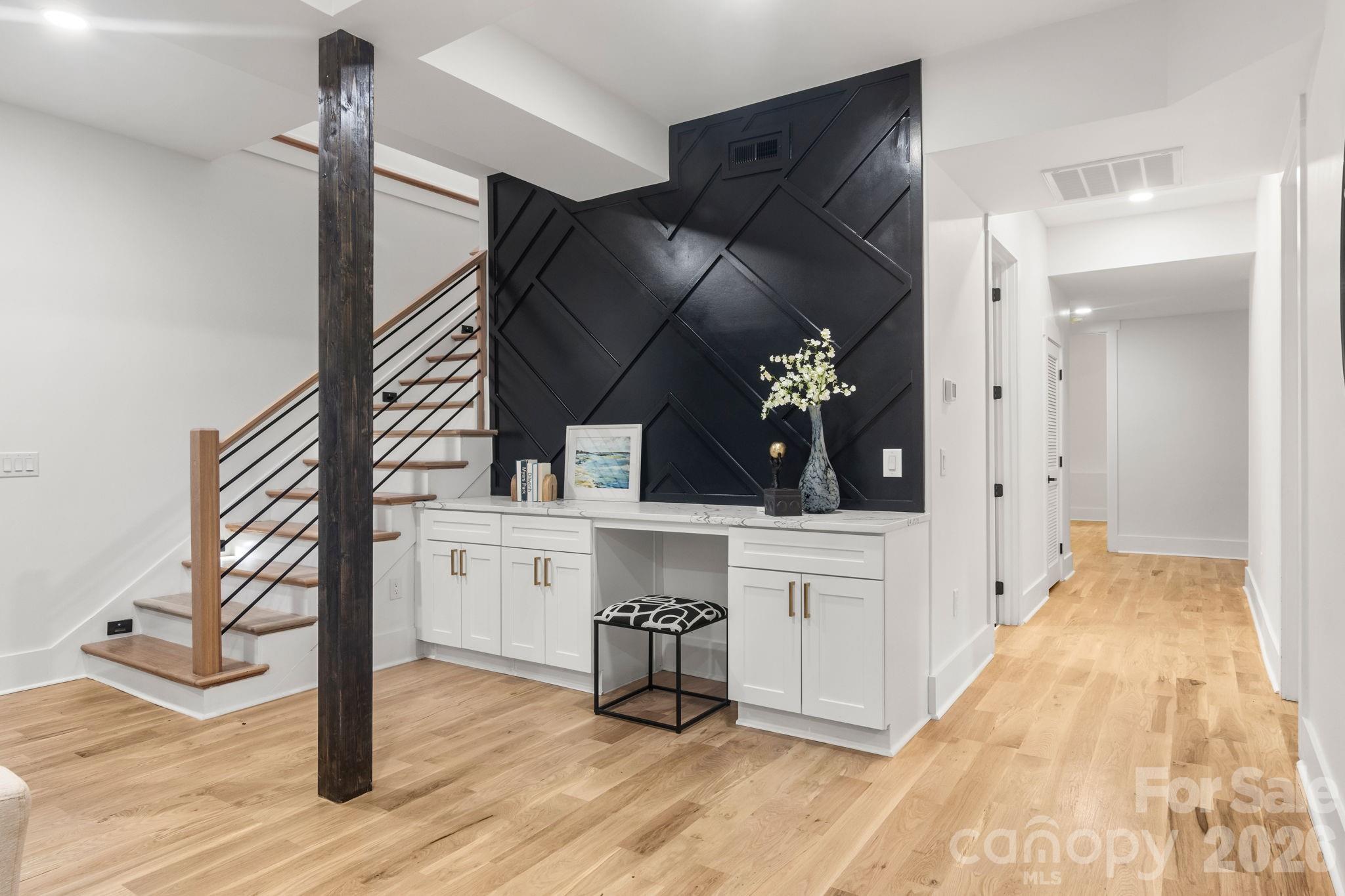 809 Crater Street