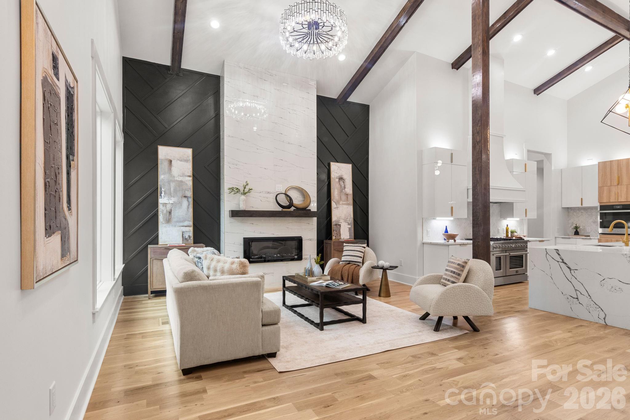 809 Crater Street