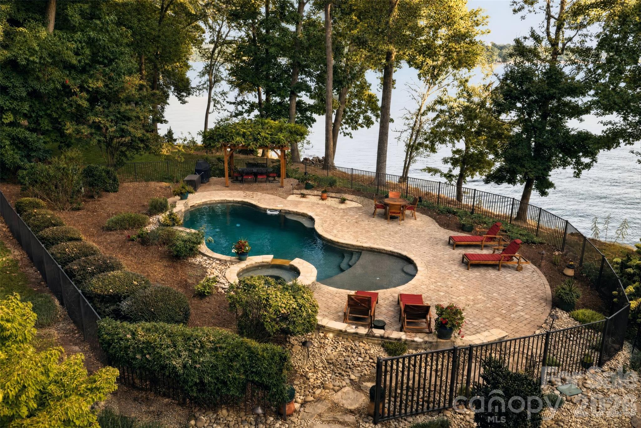 9184 Greenwood Road