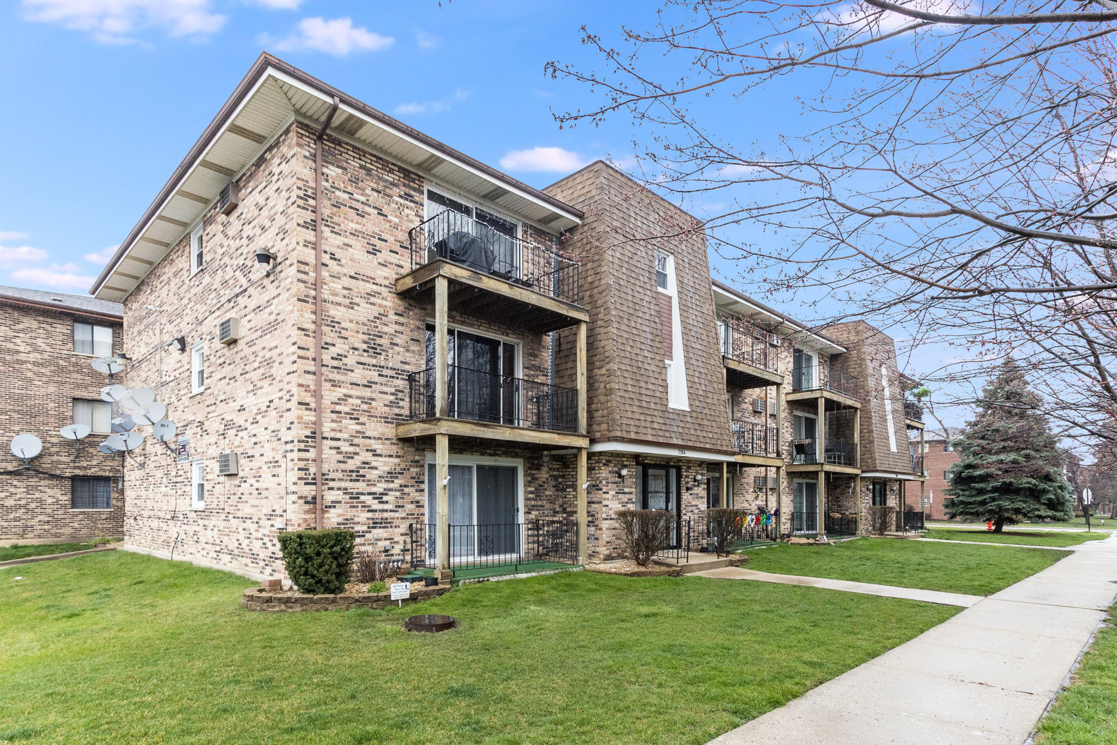 7104 98th Street Unit: 302