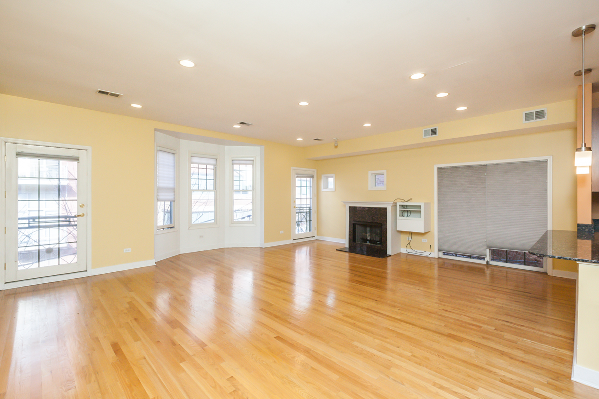 811 W Superior Street Unit: 3