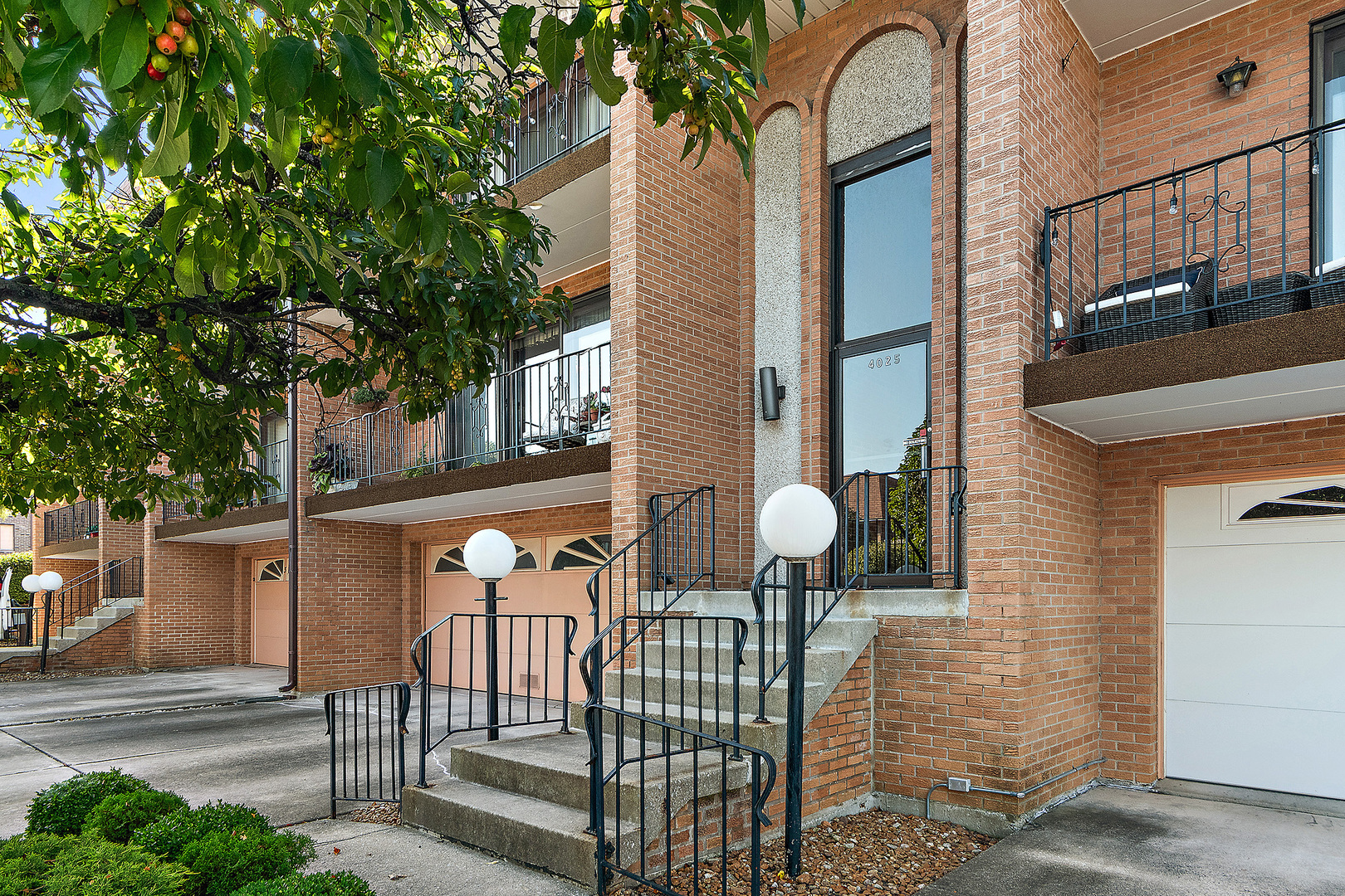 4025 W 93rd Place Unit: 1E