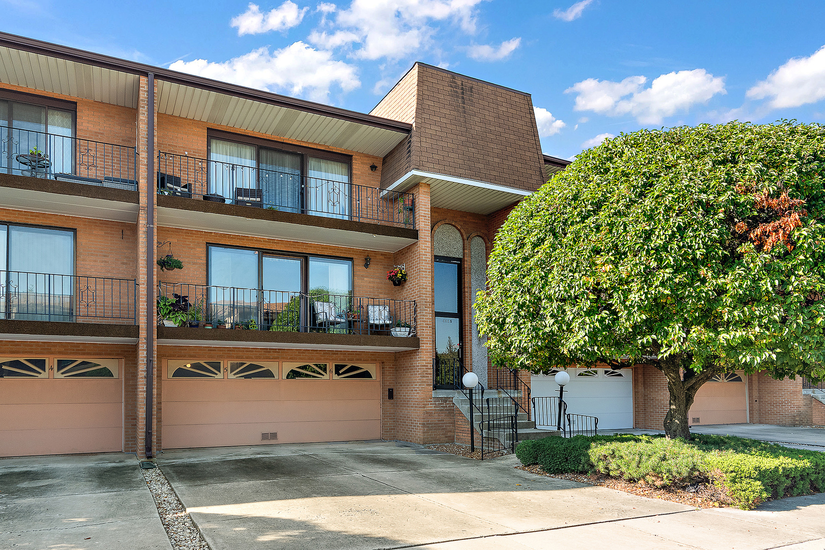 4025 W 93rd Place Unit: 1E