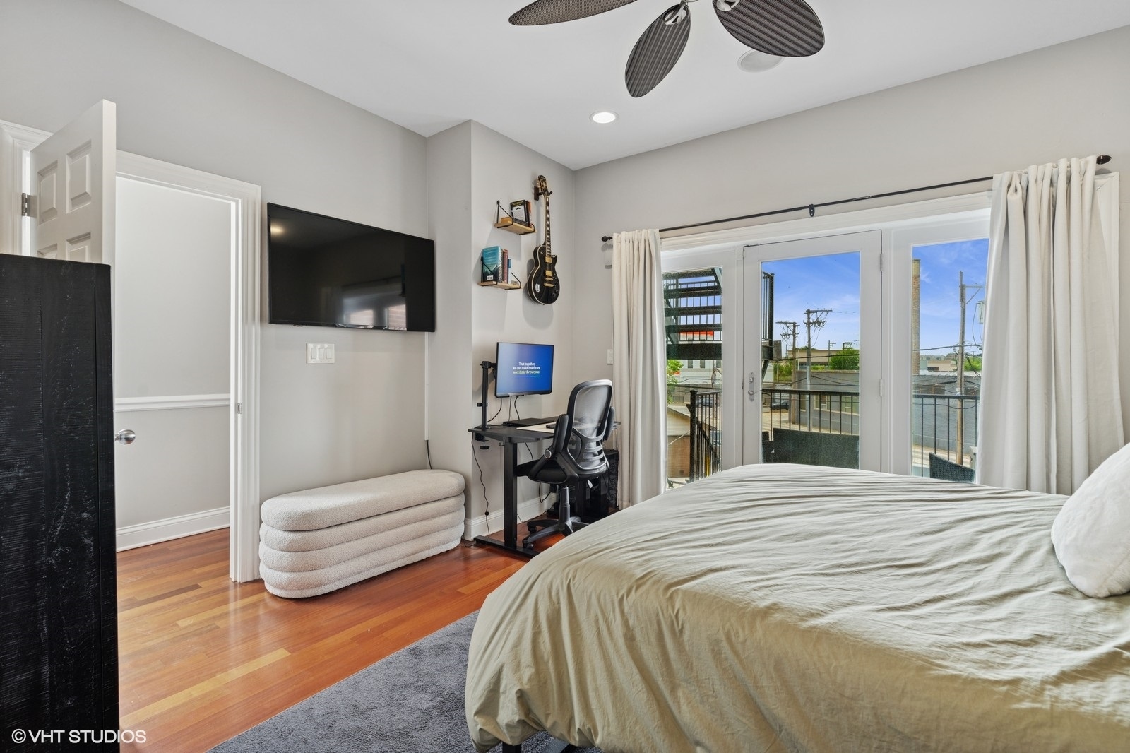 2438 N Clybourn Avenue Unit: 2