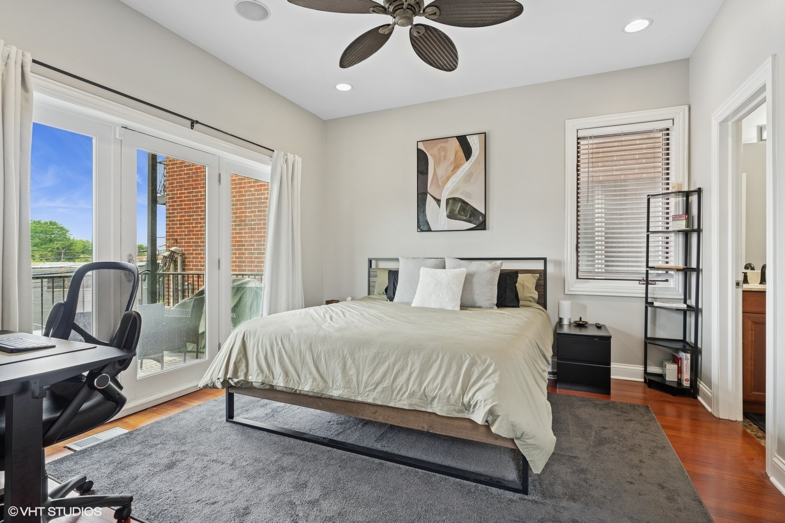 2438 N Clybourn Avenue Unit: 2