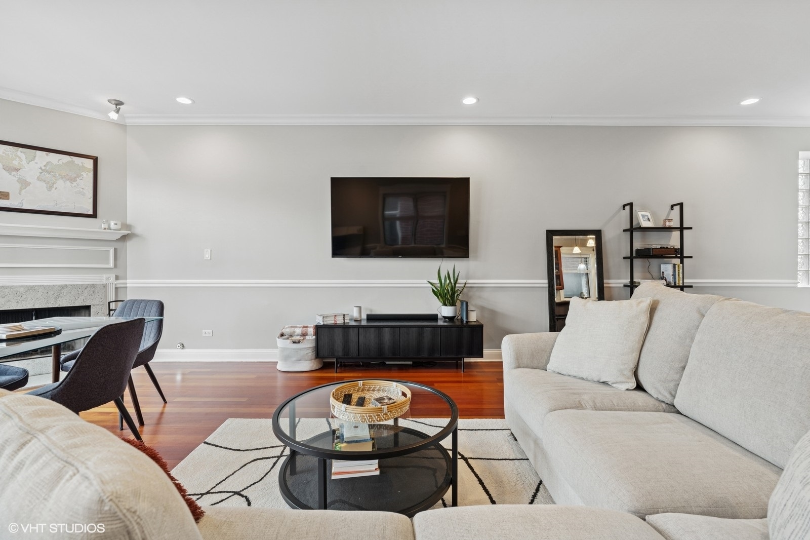 2438 N Clybourn Avenue Unit: 2