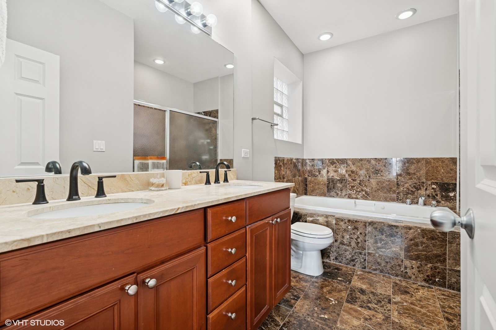 2438 N Clybourn Avenue Unit: 2