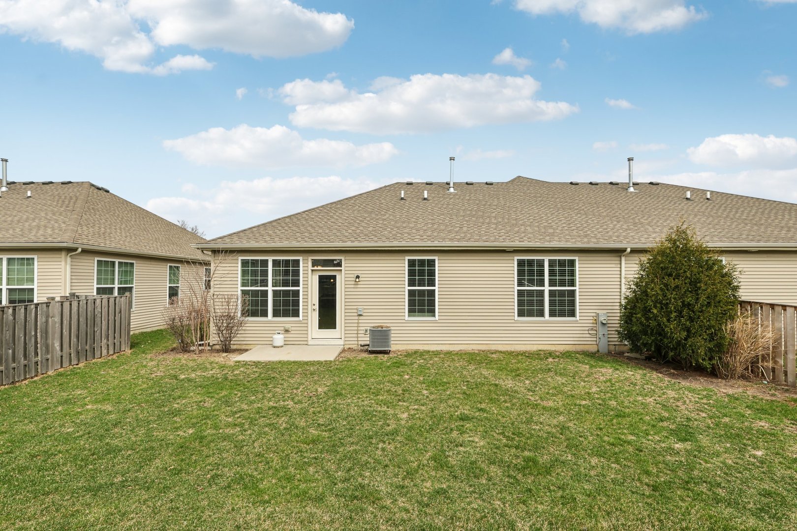8122 Arlington Lane