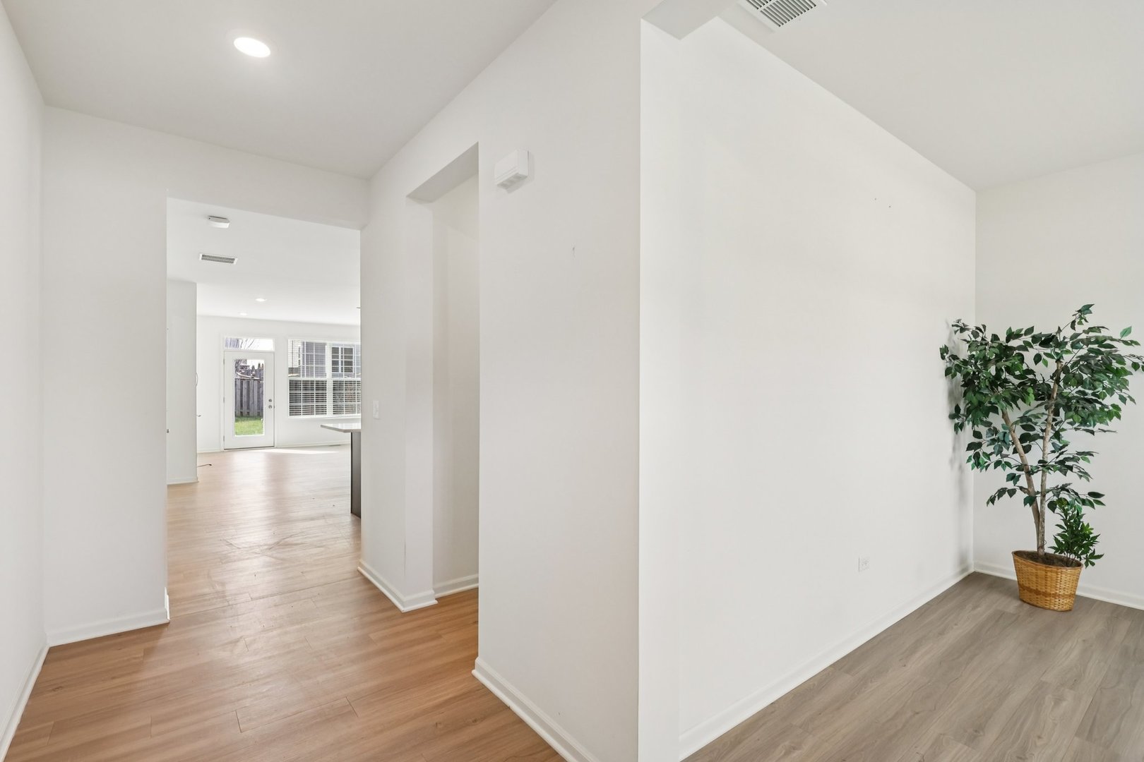 8122 Arlington Lane