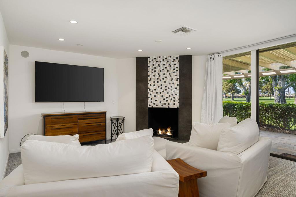 27 Stanford Drive Drive