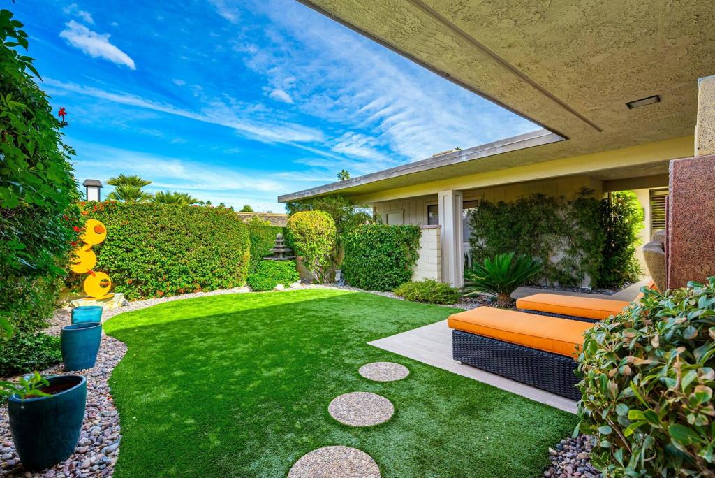1 Briarcliff Court