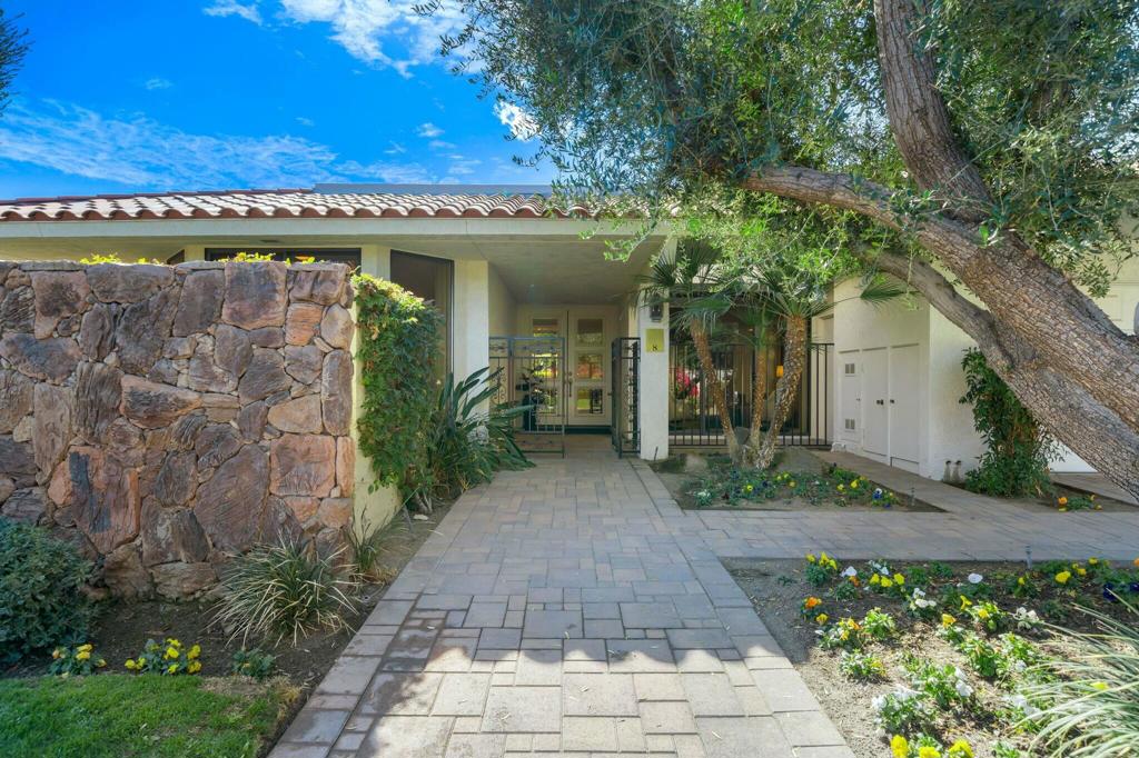 8 Stanford Drive