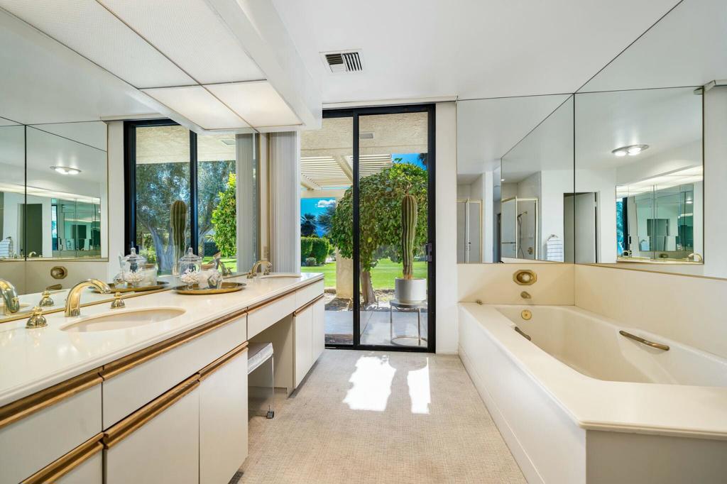 8 Stanford Drive