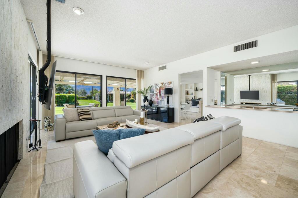 8 Stanford Drive