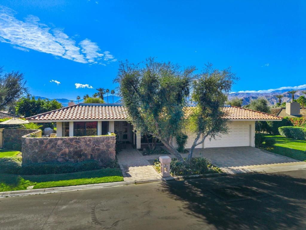 8 Stanford Drive