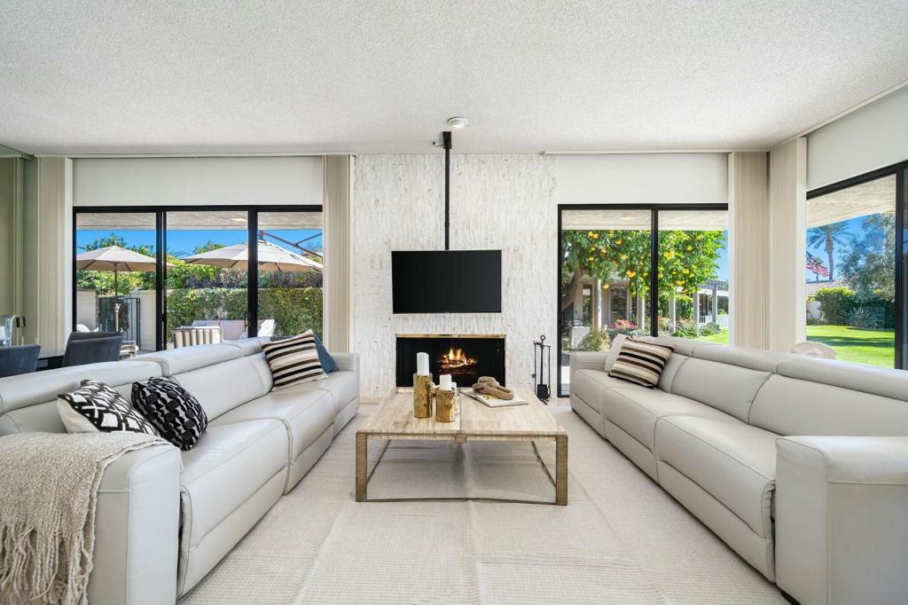 8 Stanford Drive