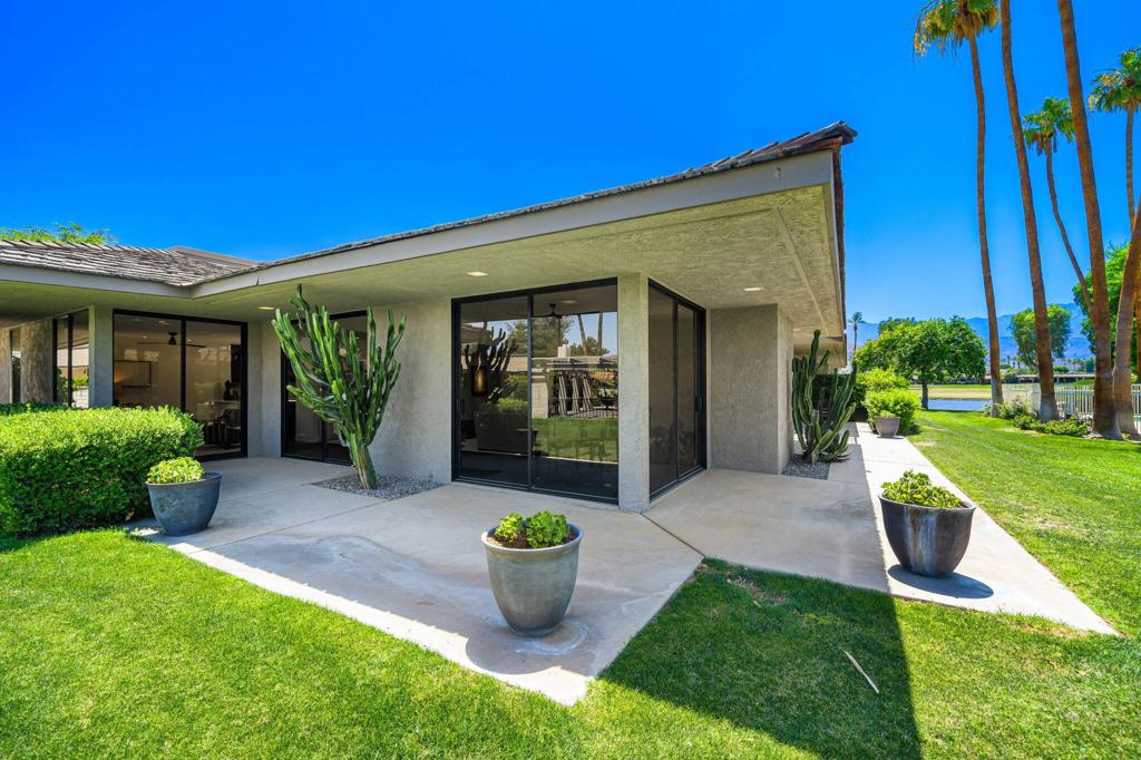 6 Amherst Court
