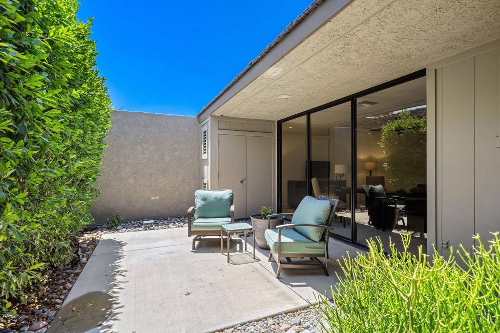 6 Amherst Court