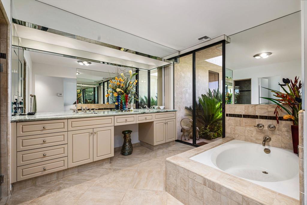 4 Reed Court