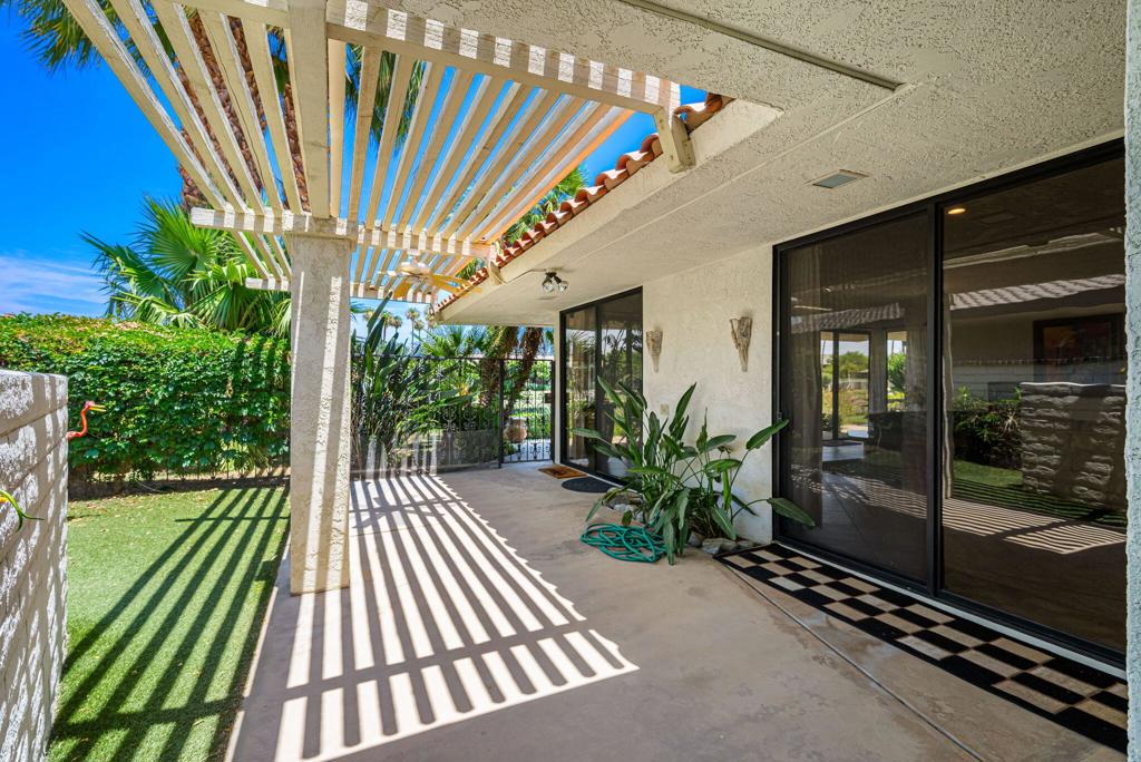 4 Reed Court