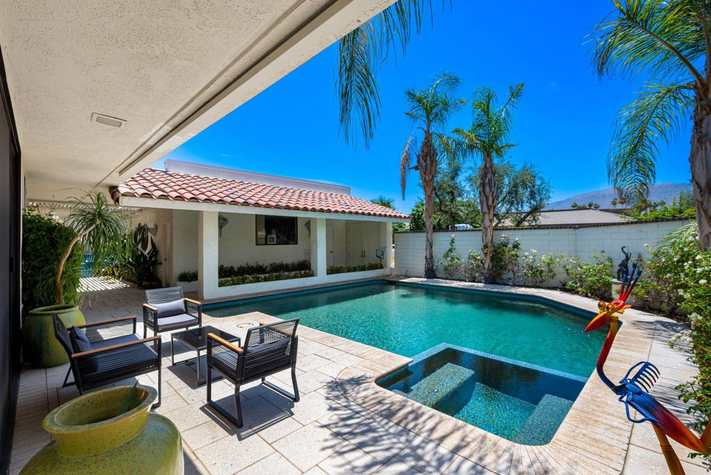 4 Reed Court