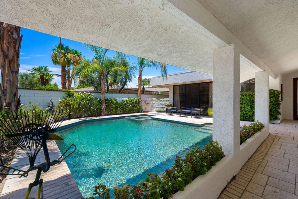 4 Reed Court