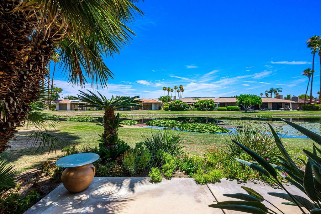 4 Reed Court