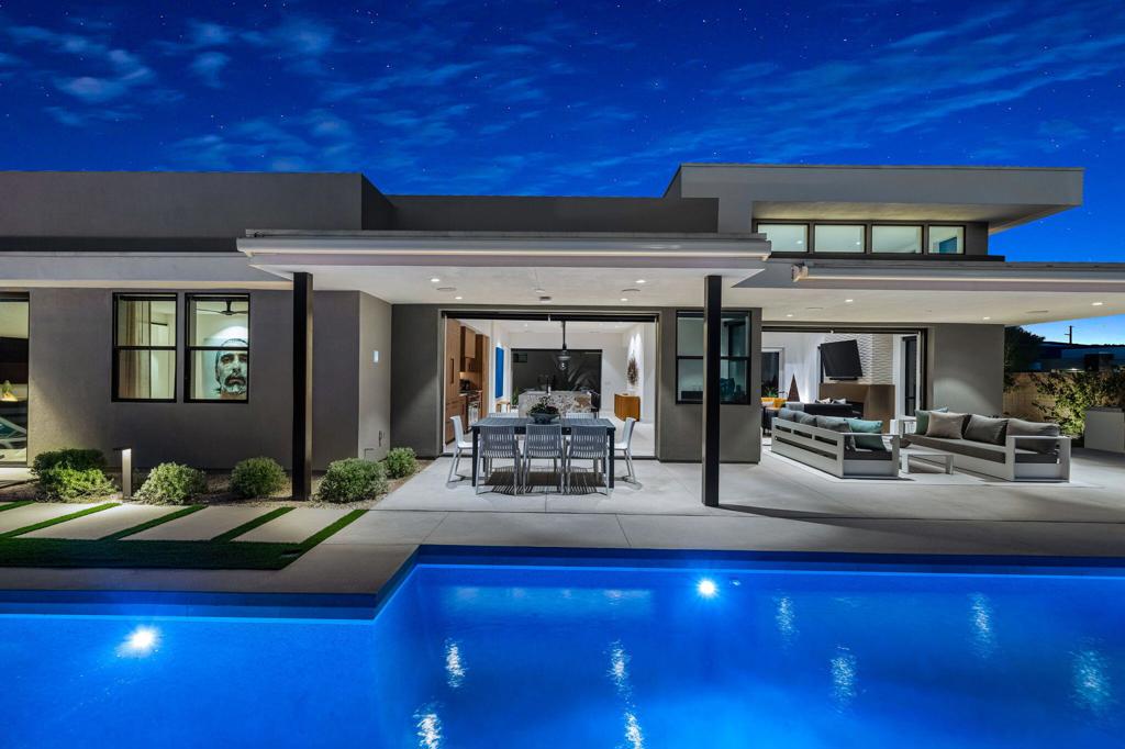 6 Garnet Court