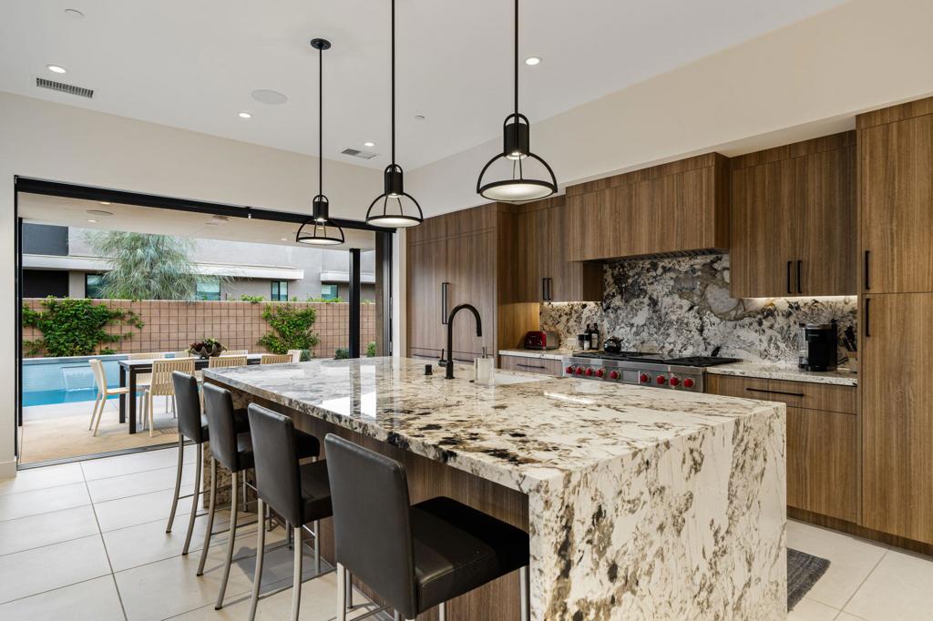 6 Garnet Court