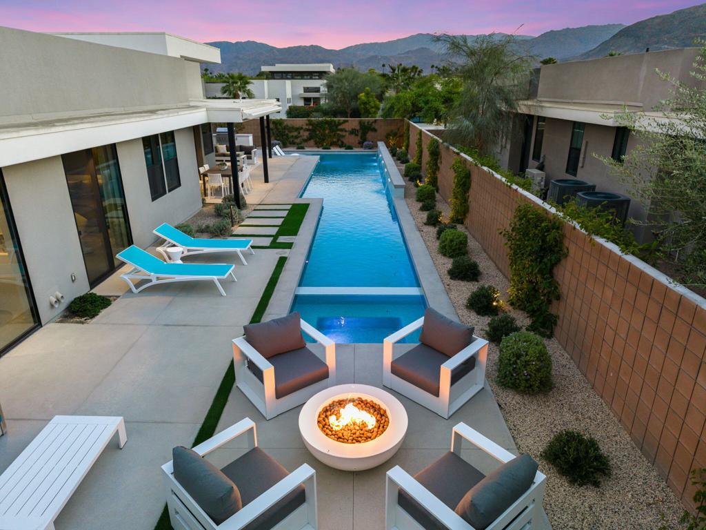6 Garnet Court