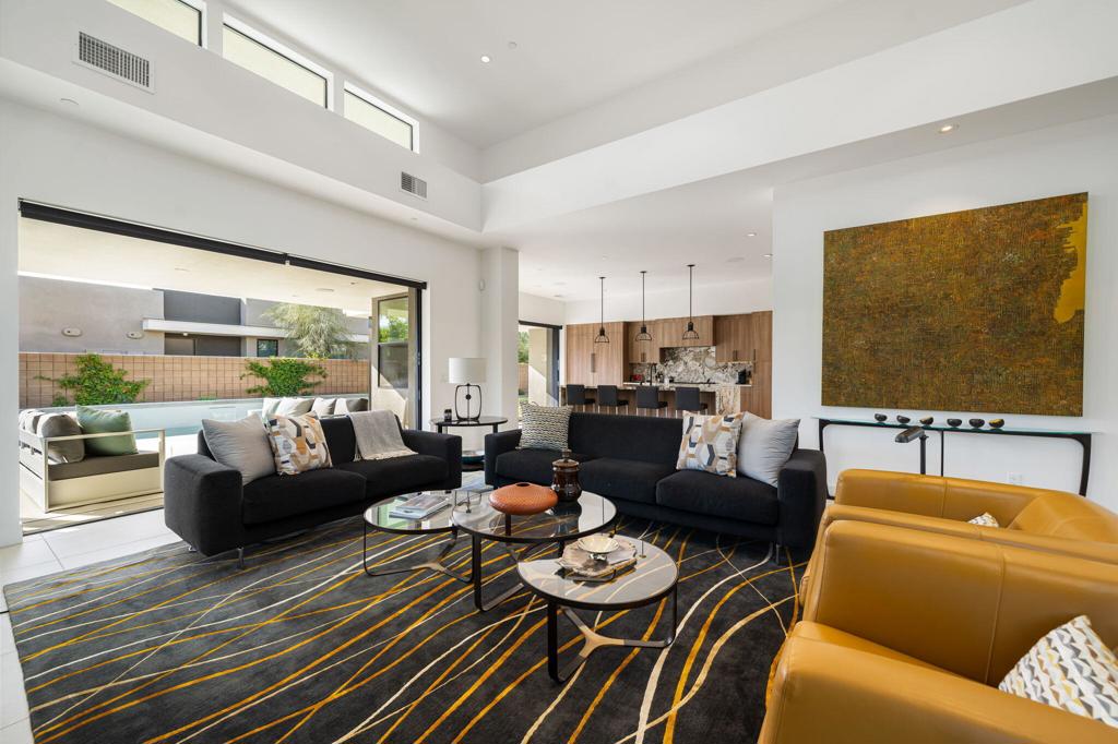 6 Garnet Court