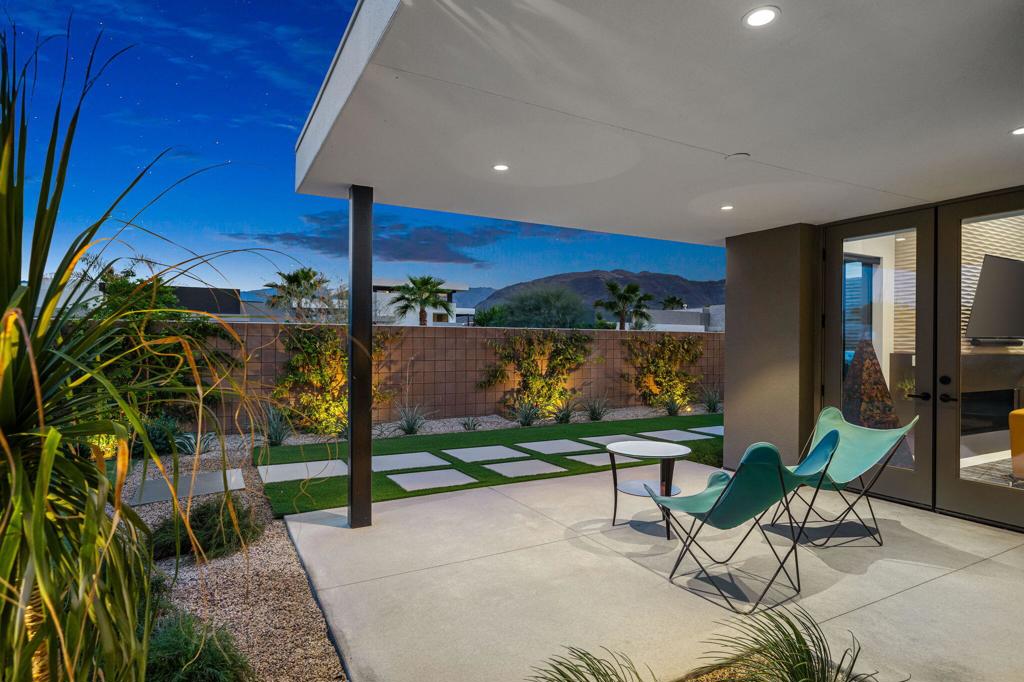 6 Garnet Court