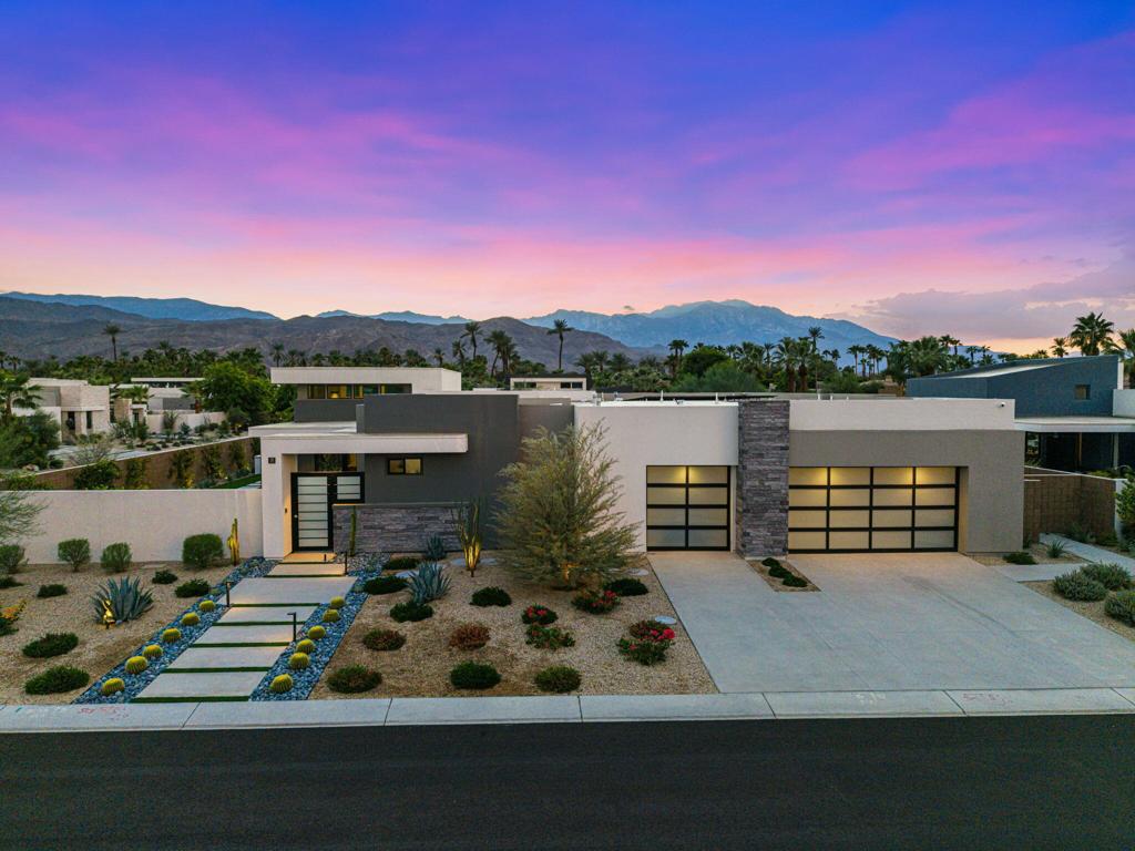 6 Garnet Court